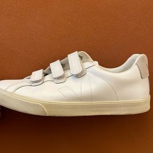Veja Esplar Leather 3-lock sneaker. Extra white, size 39